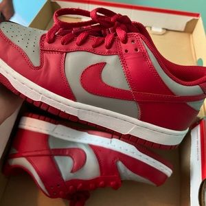 Nike dunk low (Gs) SIZE 6y